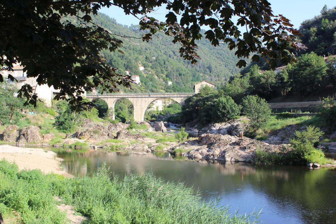 La Riveraine Et Les Bicyclettes Saint-Sauveur-de-Montagut Zewnętrze zdjęcie
